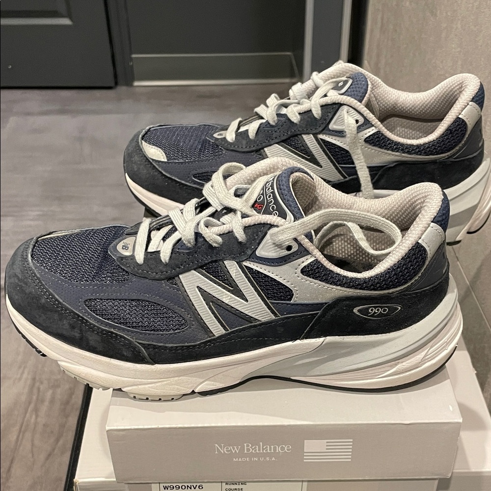 New Balance Women’s 990v6 shoes size 9 1/2 WIDE Dark Blue and Gray. - Picture 2 of 6